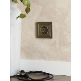 Розетка BRITE РС11-1-0-БрШ 16А с заземл. без защ. шторки механизм шампань IEK BR-R11-16-K37