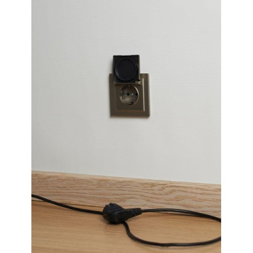 Розетка BRITE РСбш10-3-БрШ 16А IP20 с заземл. защ. шторки с крышкой механизм шампань IEK BR-R16-16-K