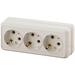 Розетка 3-м ОП Quadro 2-206-02 16А IP20 250В 3х2P+E сл. кость Intro Б0053821