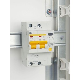 Выключатель автоматический дифференциального тока 2п C 32А 100мА тип AC 4.5кА АД-12 KARAT IEK MAD10-